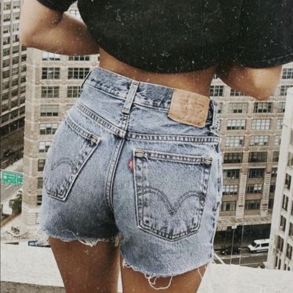 ❤️SOLD❤️ High Rise Levi cutoffs - Picture 2 of 5